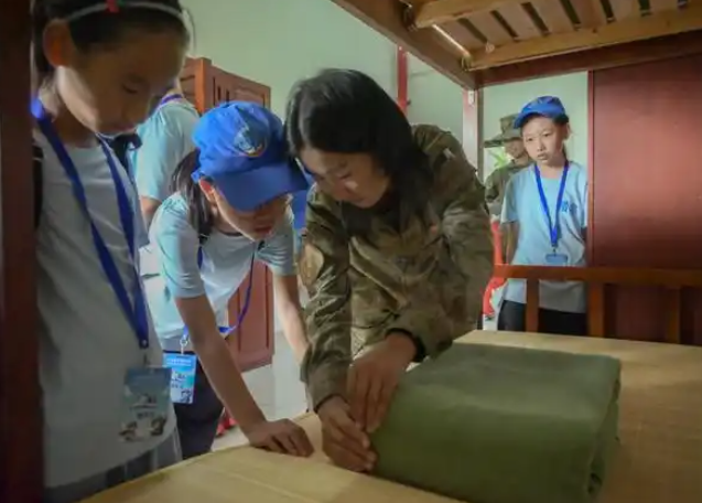 孩子们走进兵营沉溺式体会军旅日子淬炼钢铁毅力 孩子们走进兵营沉溺式体会军旅日子淬炼钢铁毅力
